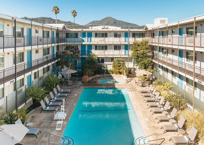 Marin Suites Hotel